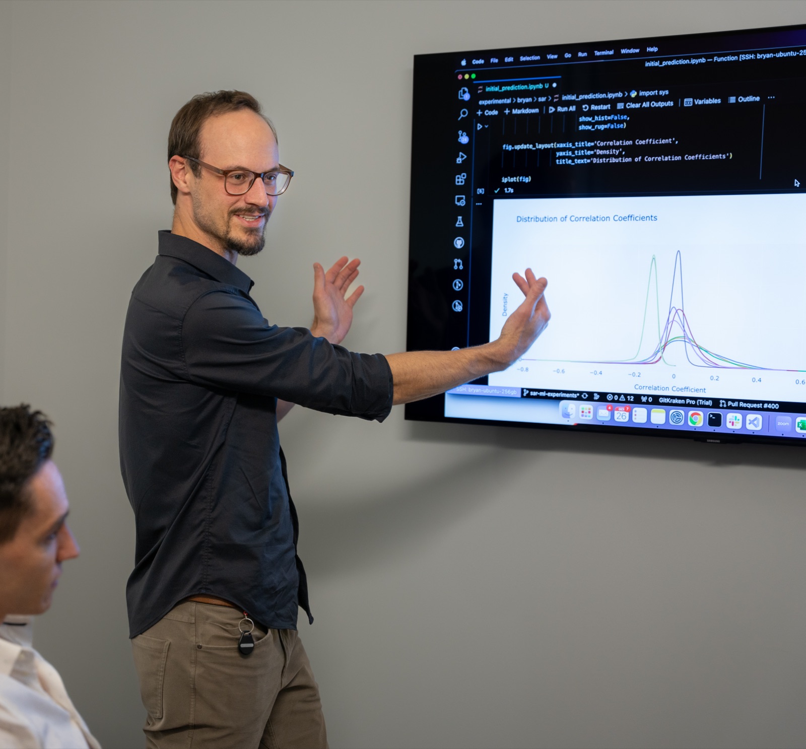 A Transcripta researcher walking a colleague through transcriptomic analysis